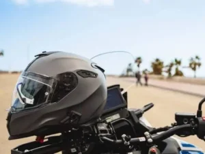 Intercomunicador moto calidad precio Midland BT Mini en un casco